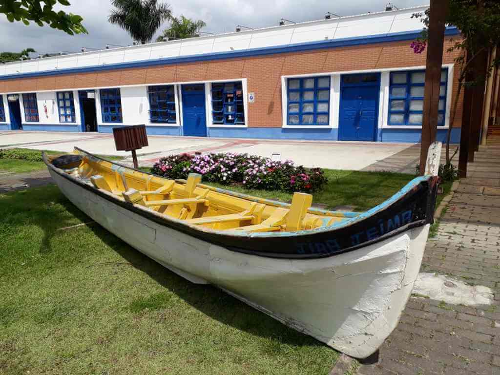 Canoa centenária é doada para Cultura de Itapema
