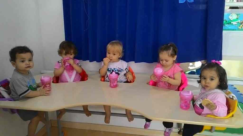 CMEIS recebem novas cadeiras de alimentação em Itapema
