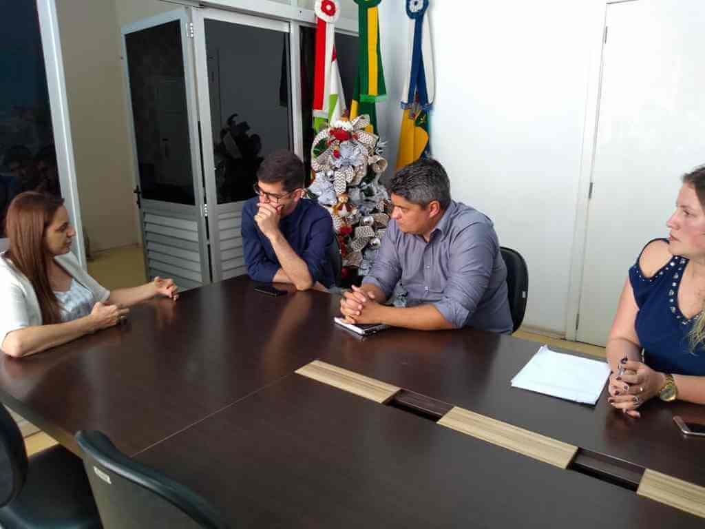 Prefeita Nilza Simas recebe delegado da Polícia Civil