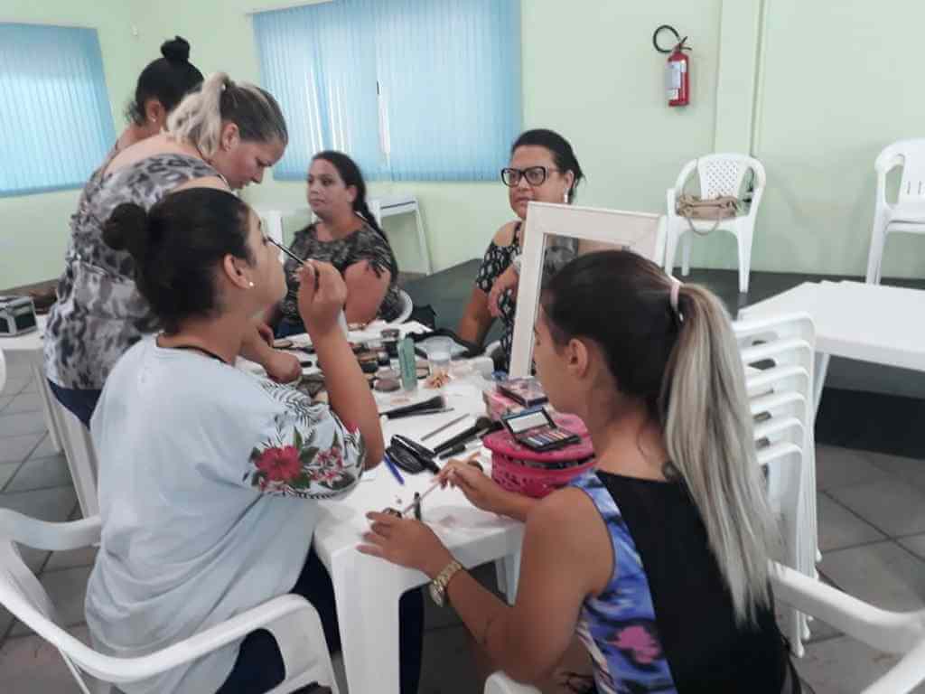 Programa Itapema de Oportunidades encerra com oficina de beleza