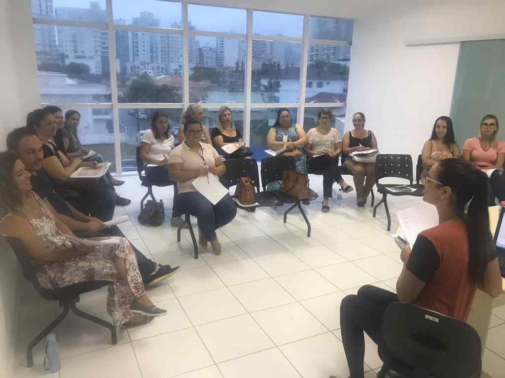 Enfermeiros participam de reunião sobre os protocolos de atendimentos