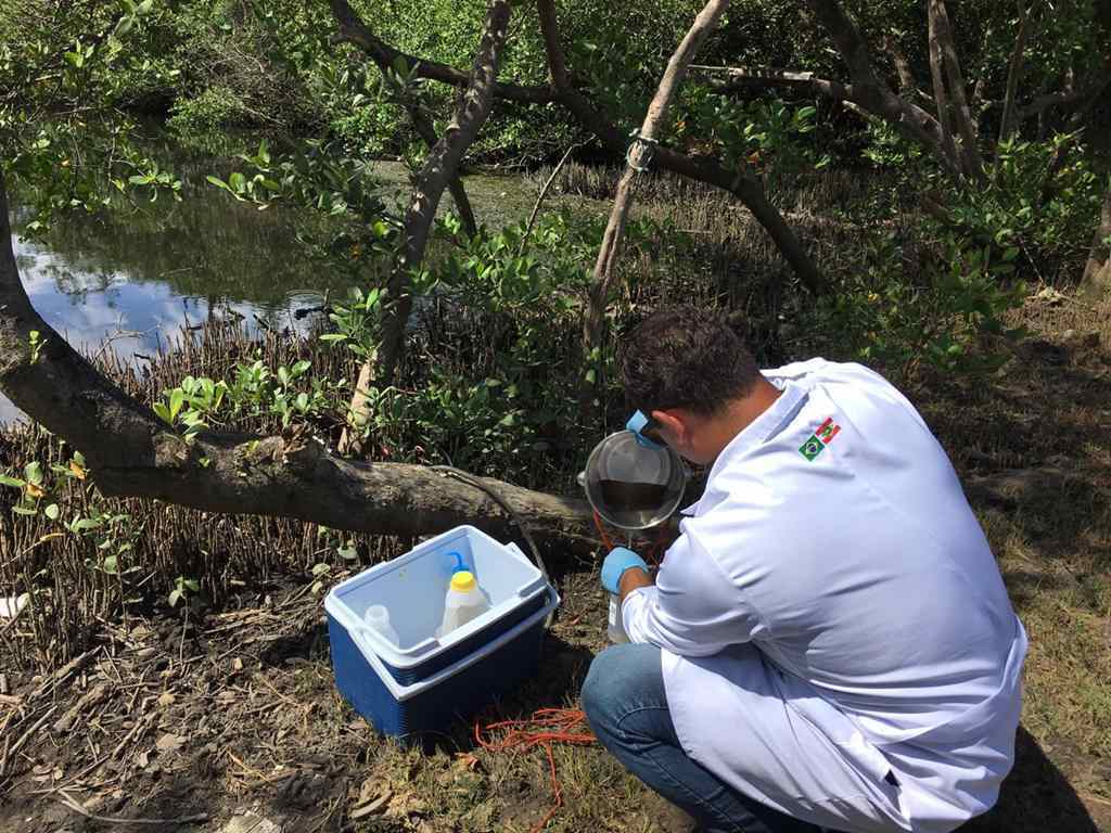 FAACI monitora manchas no Rio Perequê