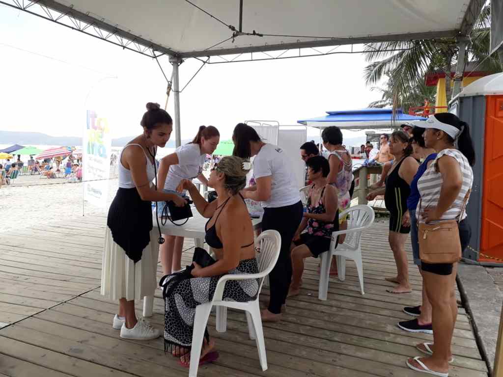 Orientação e atividades especiais marcam Dia de Saúde no Projeto Verão Itapema 2019