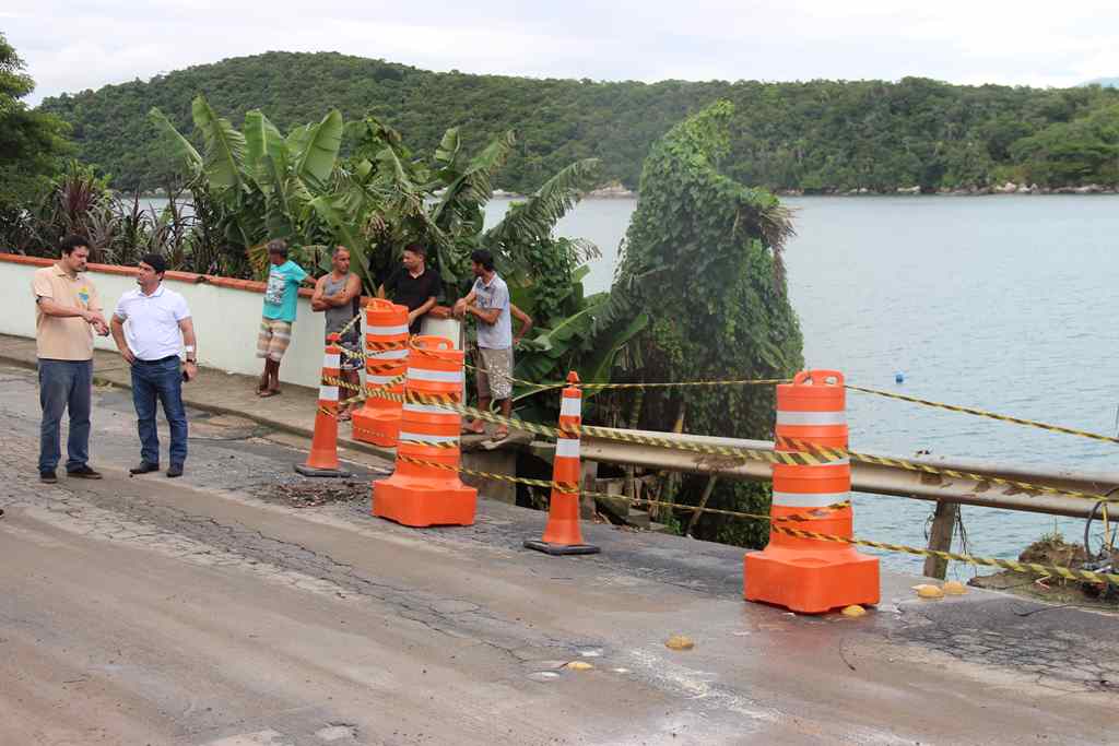 PORTO BELO - Decreto proíbe veículos pesados no Araçá após deslizamento de terra