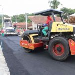 Bairro Ilhota recebe obras de pavimentação asfáltica