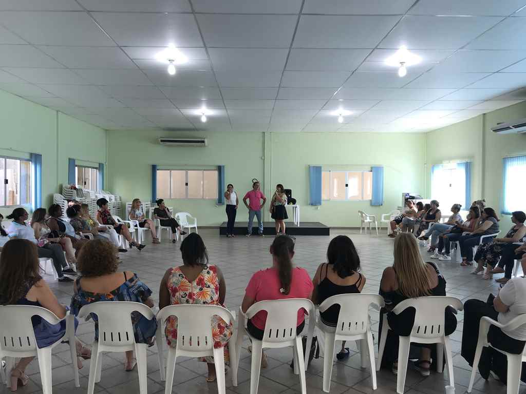 Assistência Social realiza palestra à equipe no Dia Internacional da Mulher