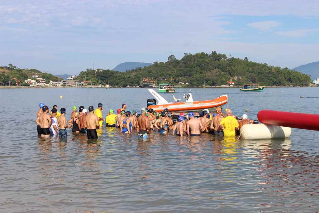 PORTO BELO - Sábado terá travessia de Natação em Porto Belo