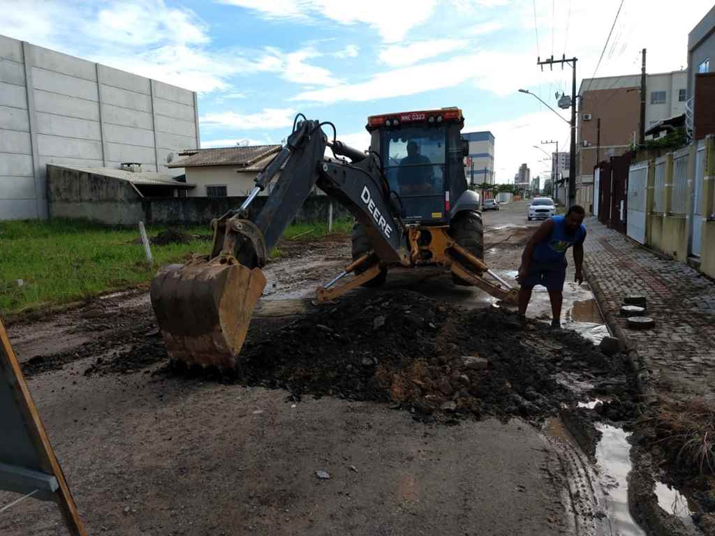 Segue trabalho de recuperação das vias no bairro Morretes