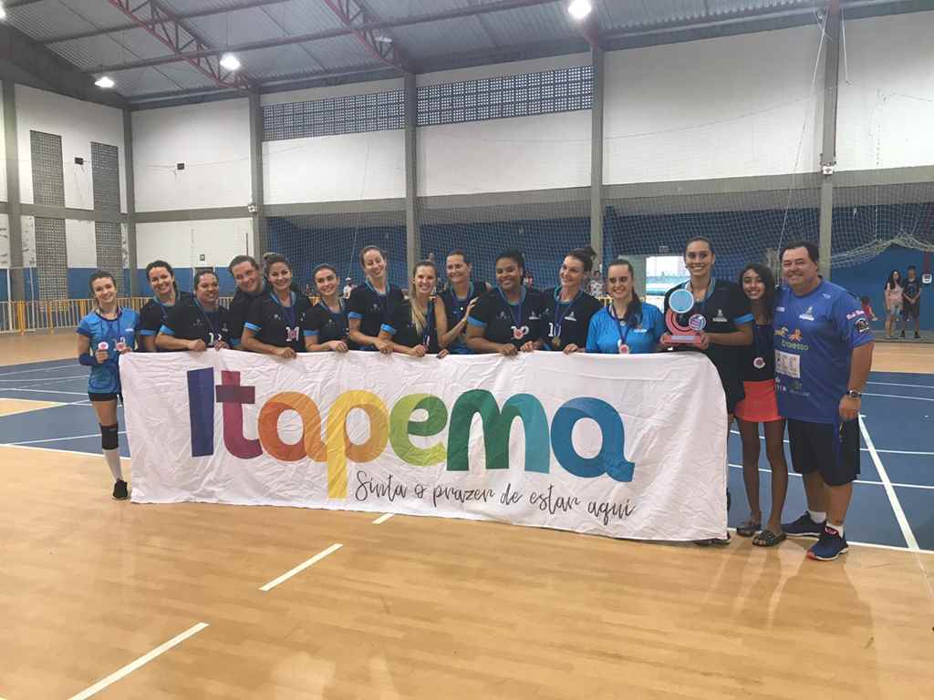 Equipe de Voleibol de Itapema garante 1º lugar no I Torneio Quadrangular de Voleibol Feminino
