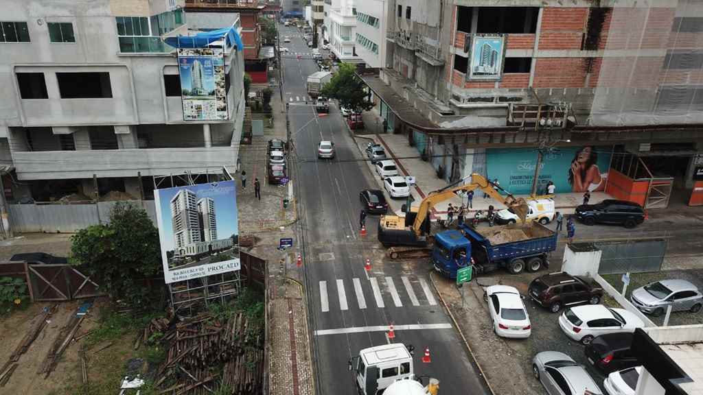 Iniciam as obras de drenagem no Bairro Meia Praia