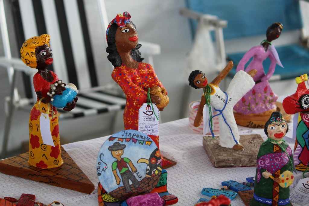 Artesãos expõem produtos na Cidade do Vôlei em Itapema