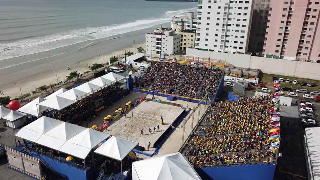 Circuito Mundial de Vôlei de Praia encerra com arena lotada e anúncio da construção do novo ginásio de esportes em Itapema