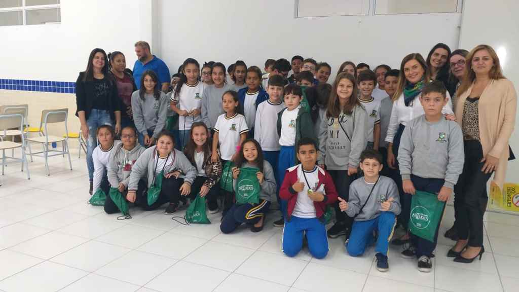 Escola Municipal Luiz Francisco Vieira recebe programa voltado à democracia e cidadania