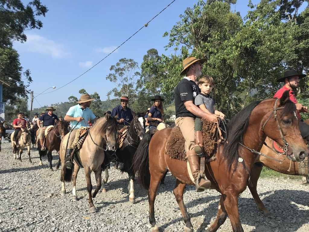 Muita tradição e cultura marcam cavalgada em Itapema