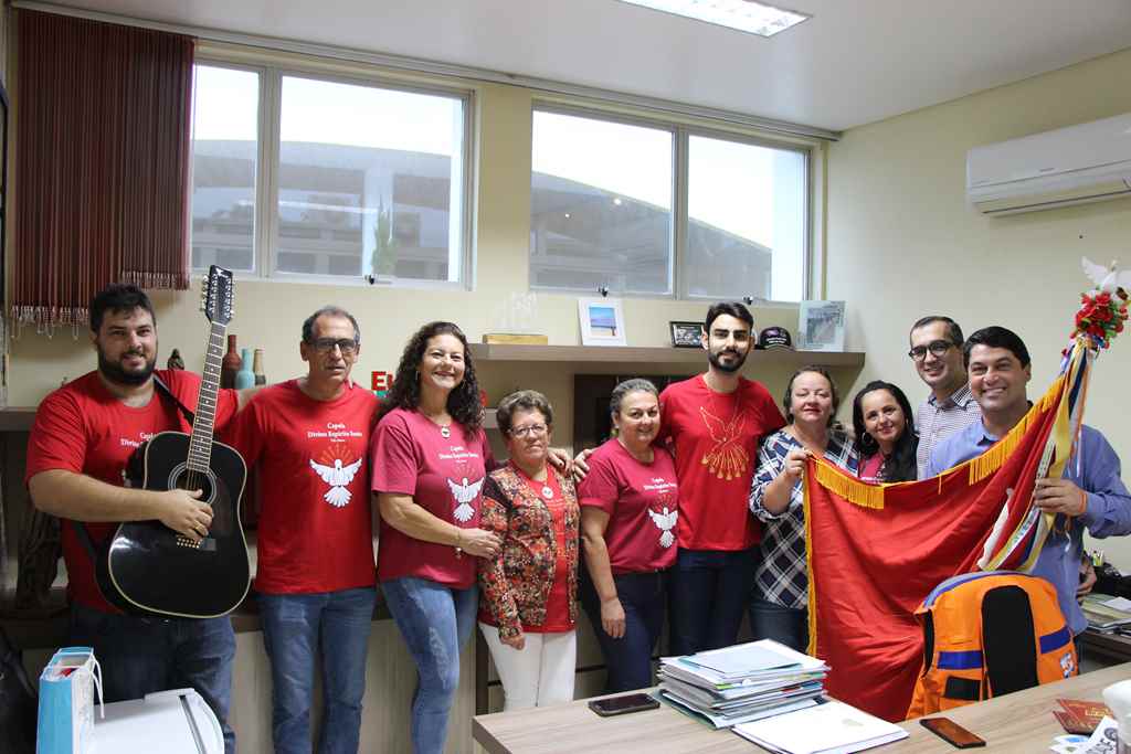 PORTO BELO - Bandeira do Divino visita Centro Administrativo em Porto Belo