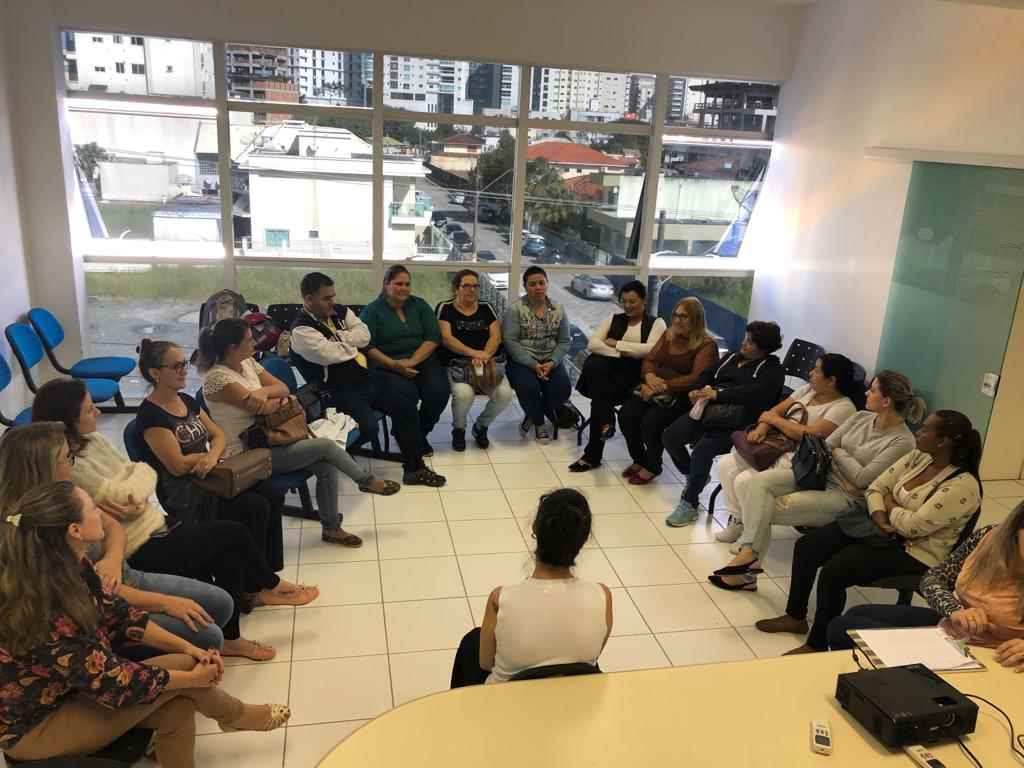 Técnicos de enfermagem recebem capacitação sobre acolhimento de pacientes