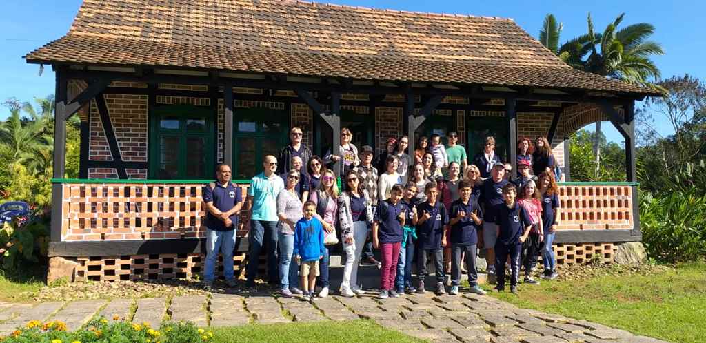 Alunos das oficinas de Itapema participam de passeio cultural