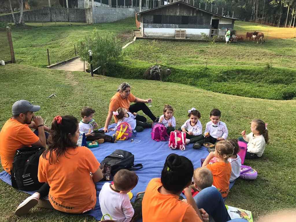 Grupo de alunos inicia turismo rural em Itapema