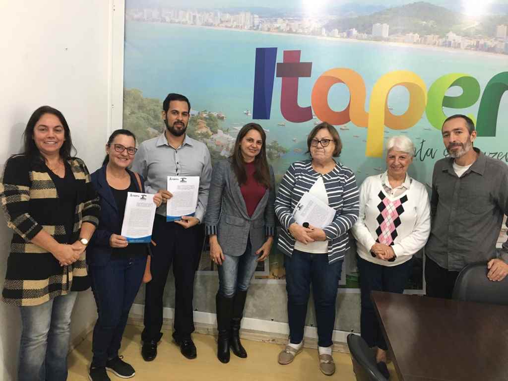 Prefeita Nilza Simas assina convênio para repasse a entidades