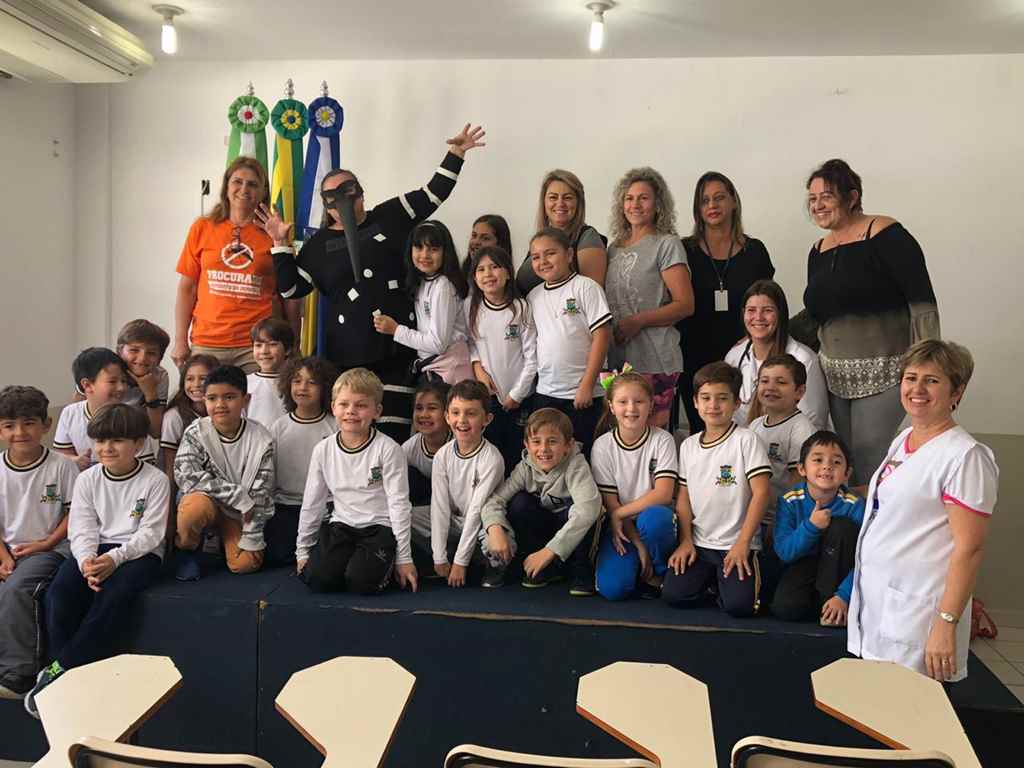 Saúde realiza peça teatral contra o combate ao mosquito da Dengue