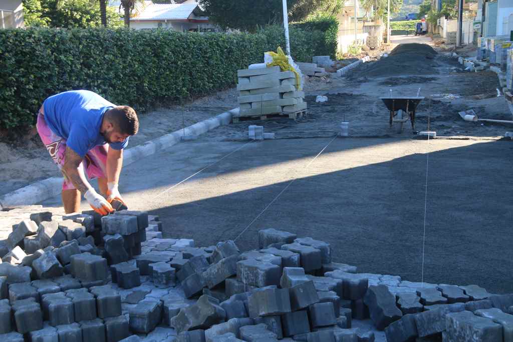 Secretaria de Obras intensifica a recuperação das vias