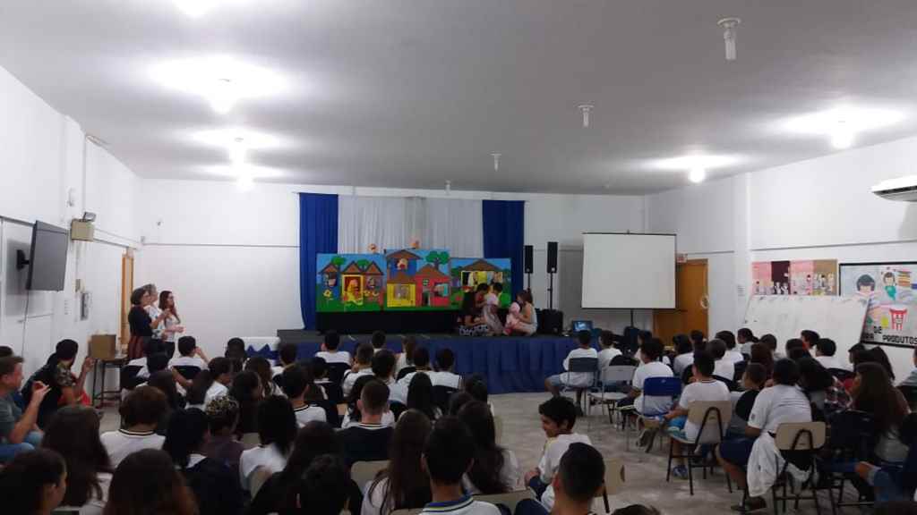 Teatro sobre o trabalho infantil acontece na Escola Francisco Vitor Alves