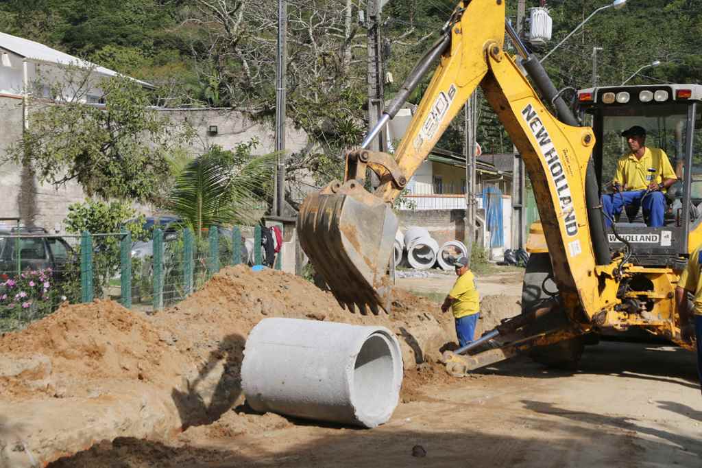 Iniciam as obras de drenagem pluvial da Rua 706 no Bairro Várzea