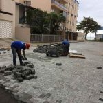Obras de recuperação do calçamento continuam no Bairro Meia Praia