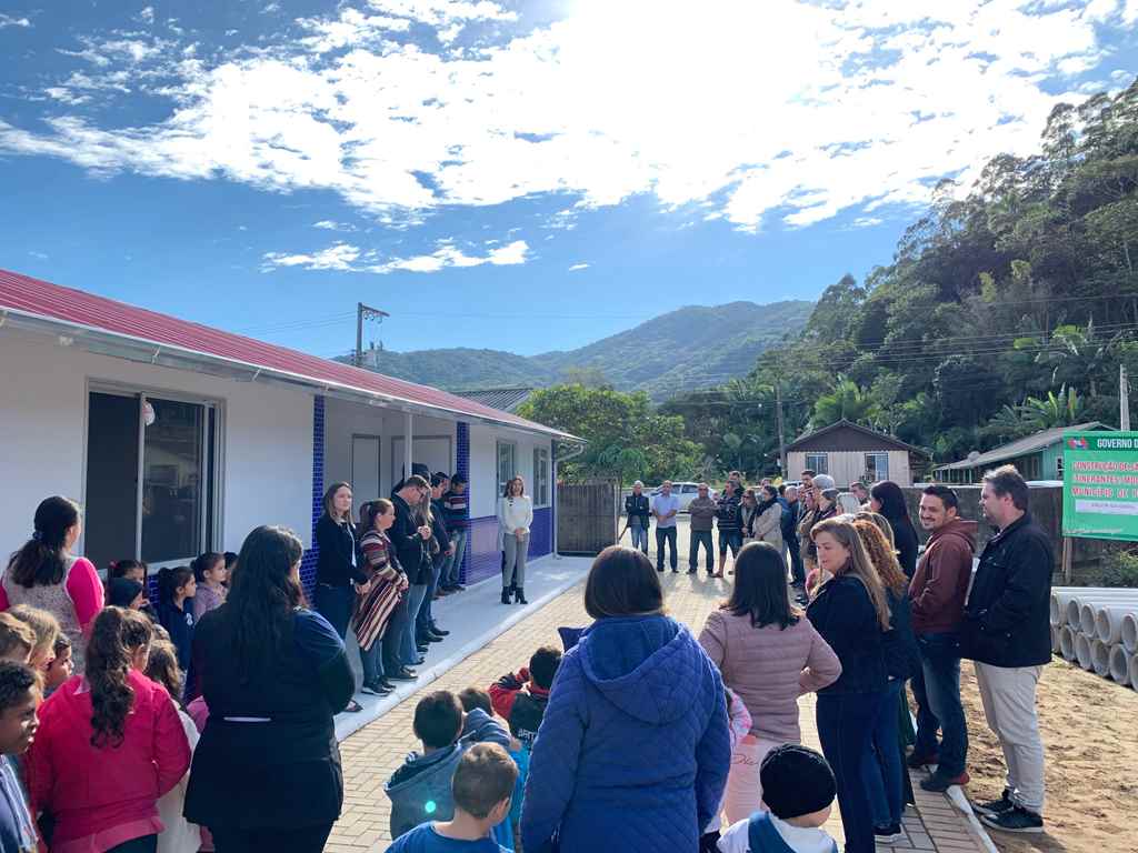 PORTO BELO - Porto Belo entrega duas salas de aula para o bairro Santa Luzia