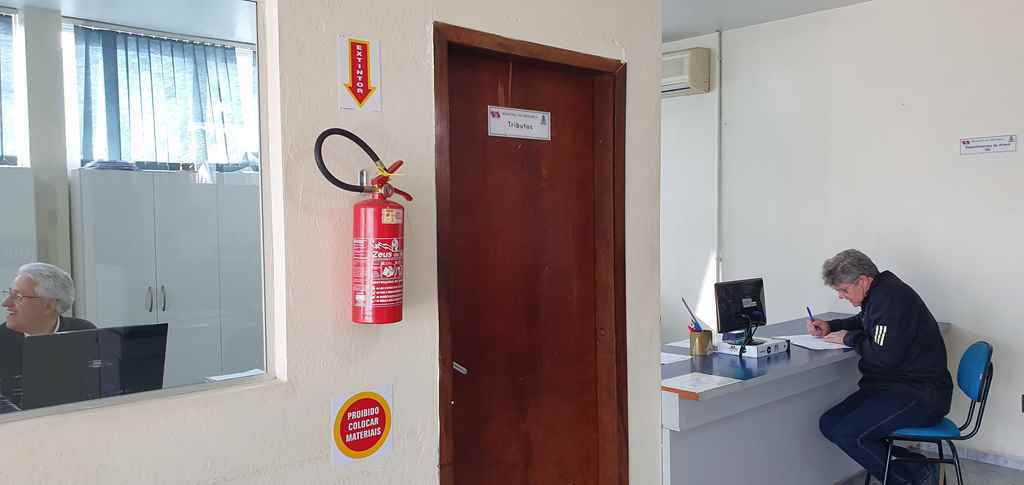 PORTO BELO - Porto Belo regulariza prédios públicos às normas do Corpo de Bombeiros