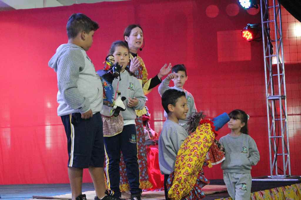 Educação participa de evento em alusão ao Dia do Folclore