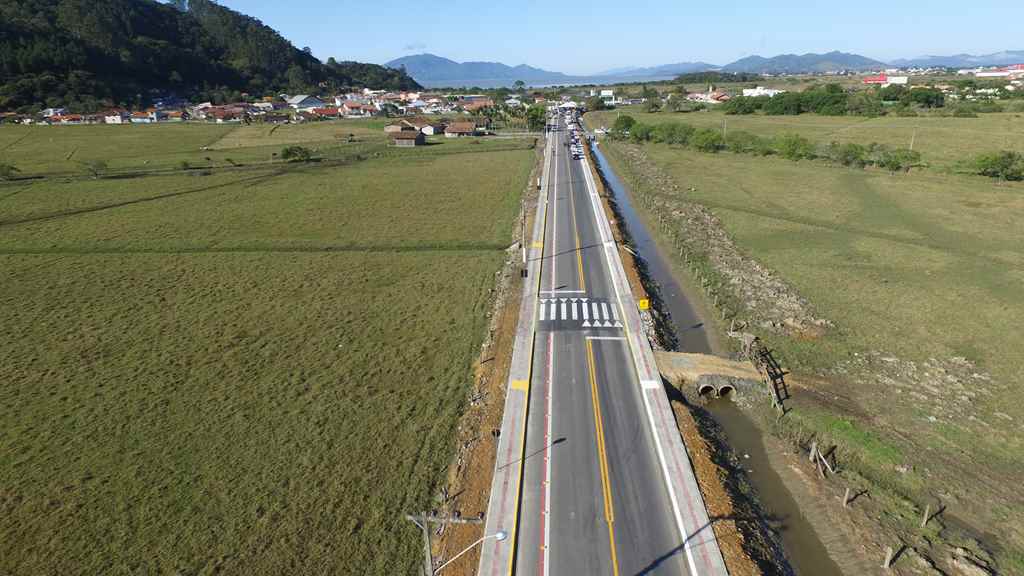 PORTO BELO - Pavimentação completa no Alto Perequê