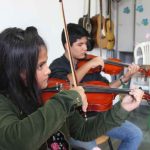 Projeto Arte por Toda Parte oferece aulas de violino em Itapema