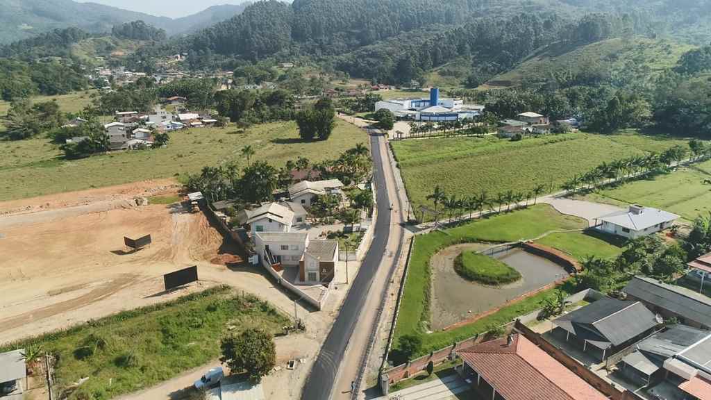 Seguem as obras de pavimentação asfáltica na Estrada Geral do Sertão do Trombudo