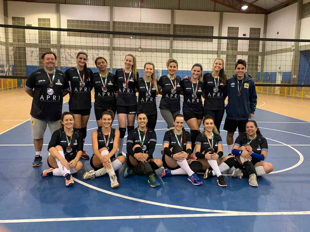 Voleibol feminino de Itapema conquista bronze na fase microrregional JASC