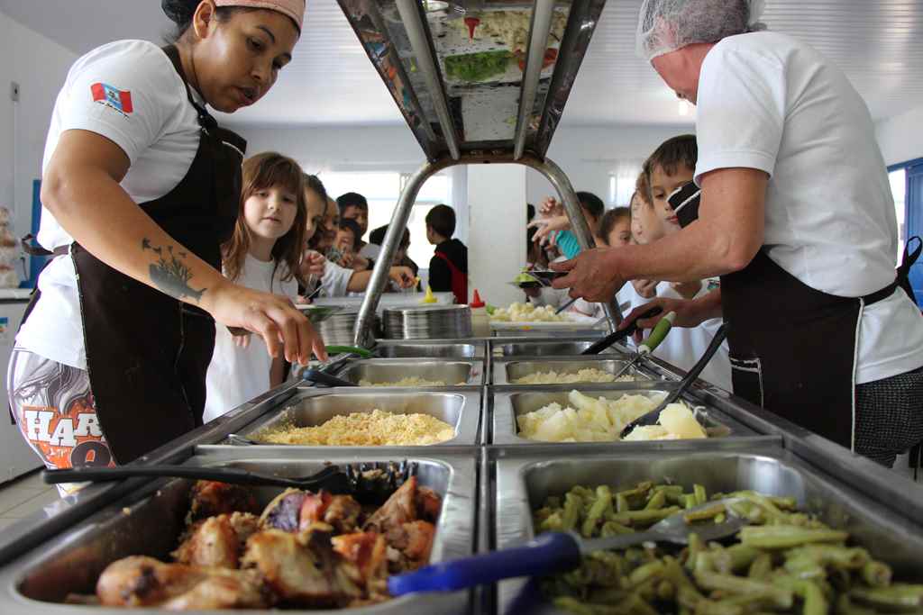 PORTO BELO - Porto Belo oferece alimentação balanceada na merenda escolar