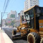 Bairro Meia Praia recebe obras de limpeza e pavimentação asfáltica