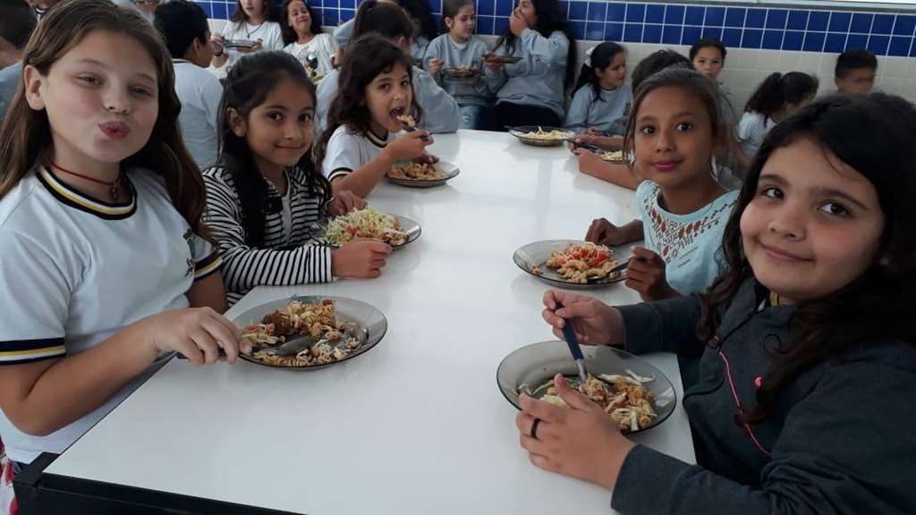Mais de 10 mil alunos recebem alimentação escolar em Itapema