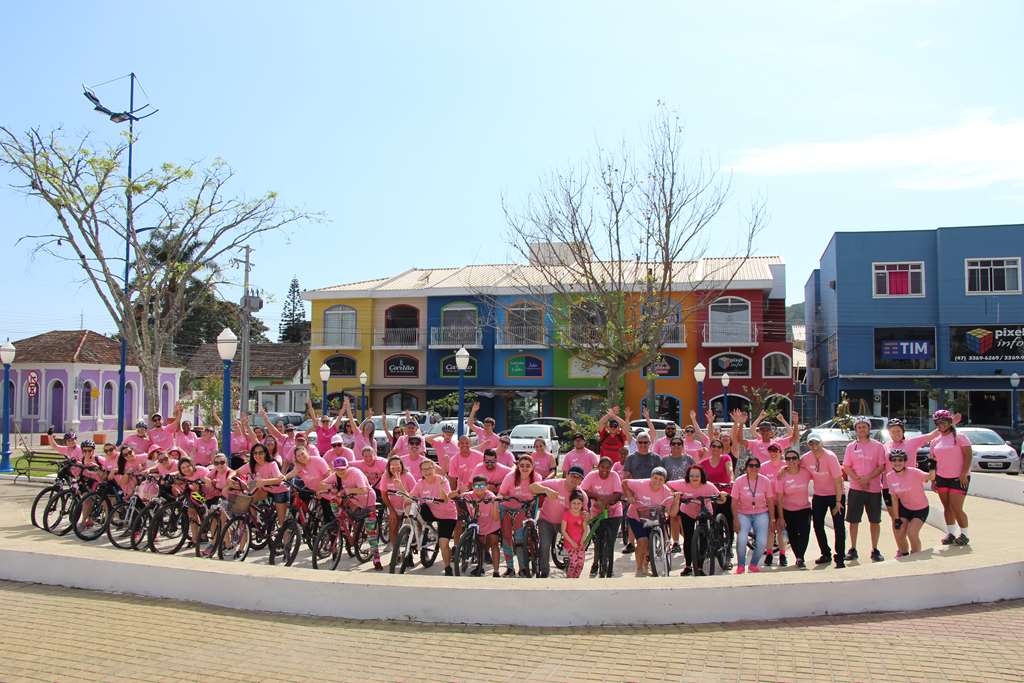 PORTO BELO - Pedalada Rosa mobiliza famílias contra o Câncer de Mama