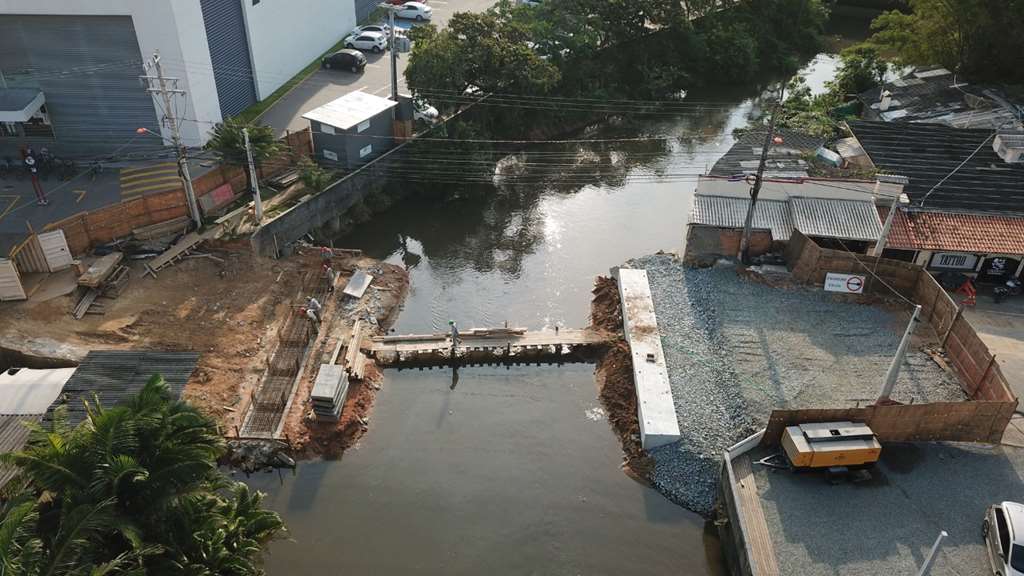 Seguem as obras da construção da nova ponte do bairro Centro