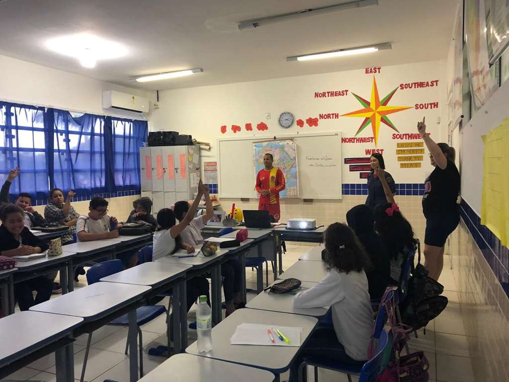 Alunos recebem orientação sobre salvamento na Escola Luiz Francisco Vieira