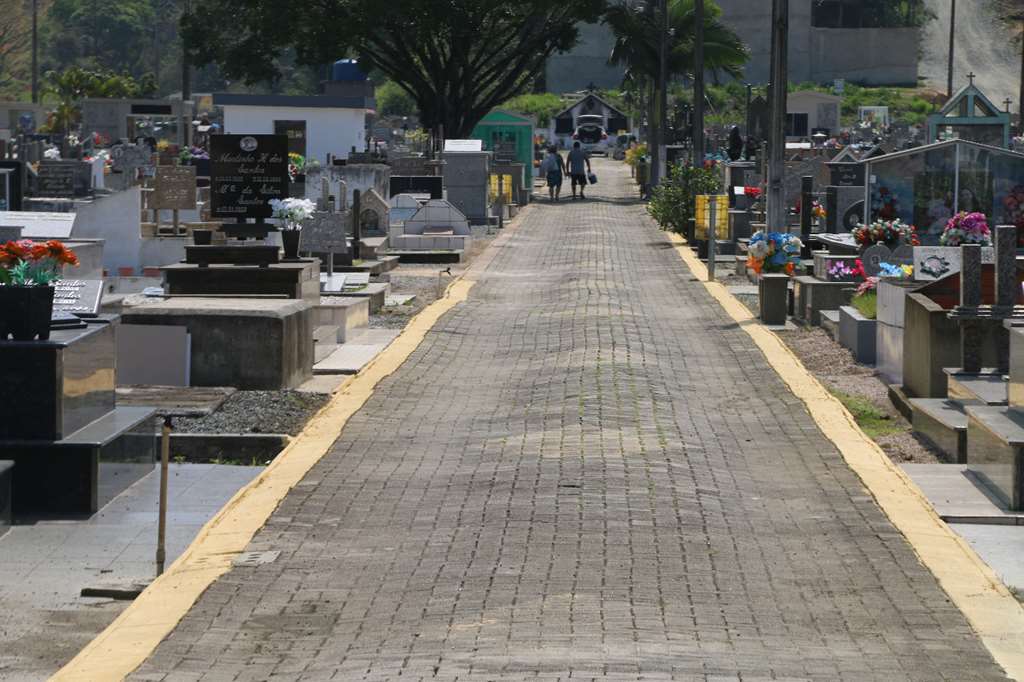 Cemitério Municipal terá horário especial no feriado