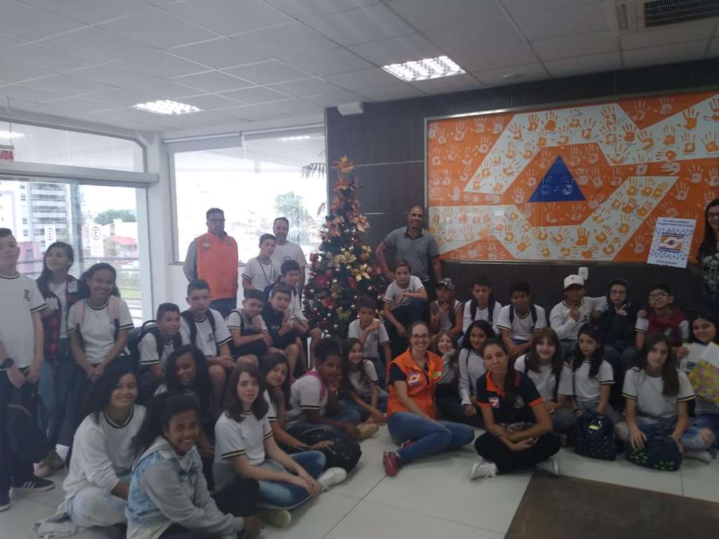 Estudantes da Escola Vereador Paulo Reis visitam Centro Integrado de Gerenciamento de Riscos e Desastres