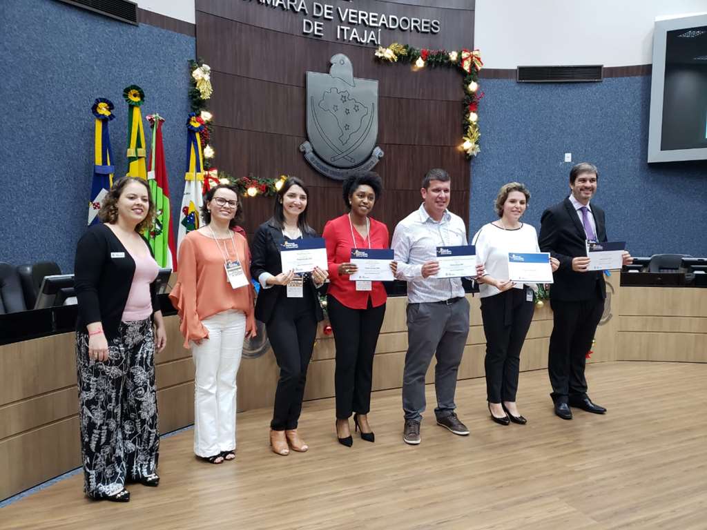 Itapema conquista título de Projeto Inovador 2019 com o ensino da robótica e uso da mesa interativa na Rede Municipal de Ensino