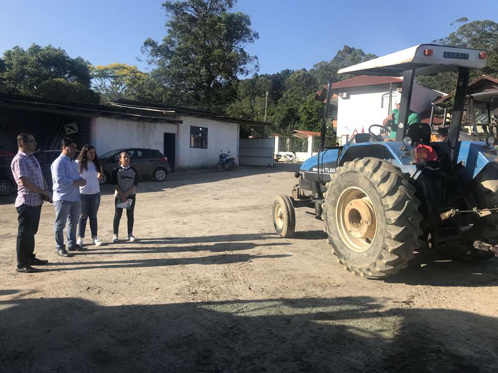 PORTO BELO - Prefeita e vice-prefeita mirim de Porto Belo visitam Secretaria de Obras