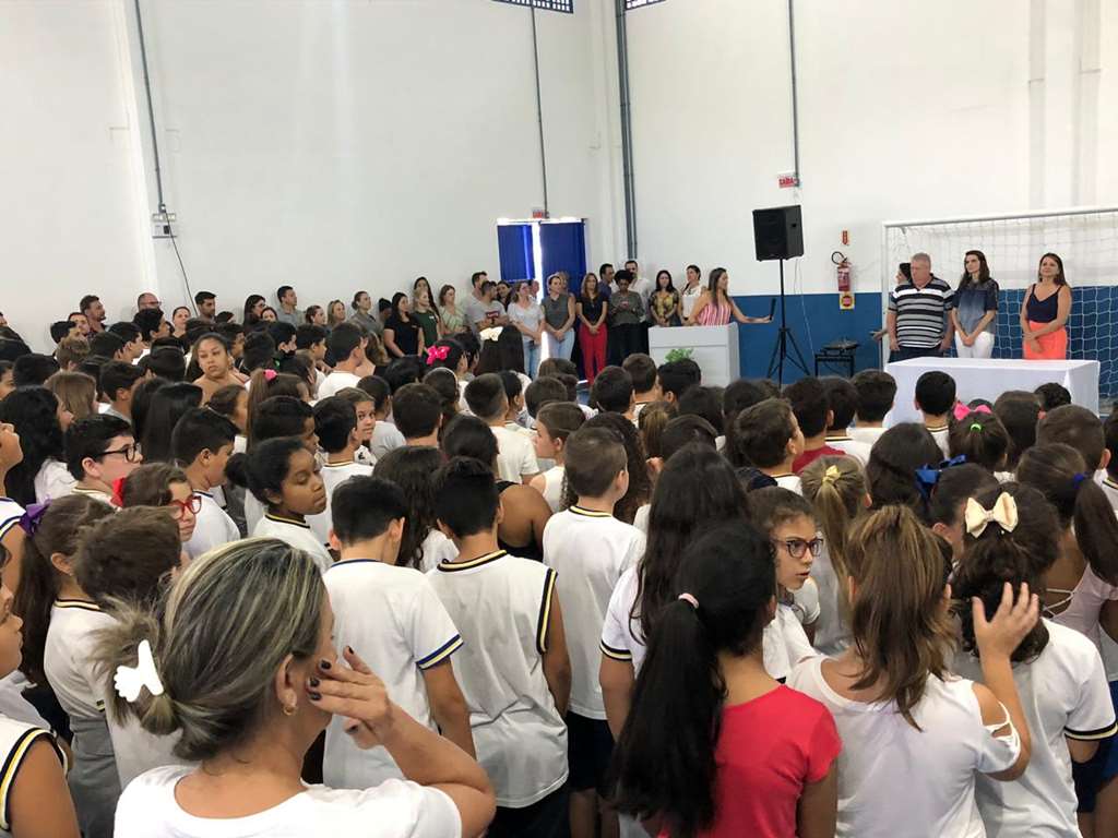 Prefeita Nilza Simas inaugura cobertura da quadra esportiva na Escola Luiz Francisco Vieira