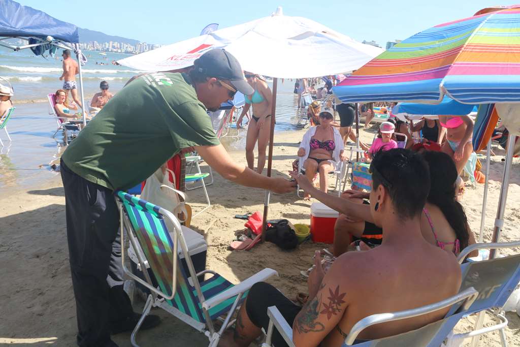 FAACI inicia distribuição de bituqueiras nas praias