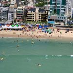 Festival de Surf Inclusão movimenta Praia Central no final de semana