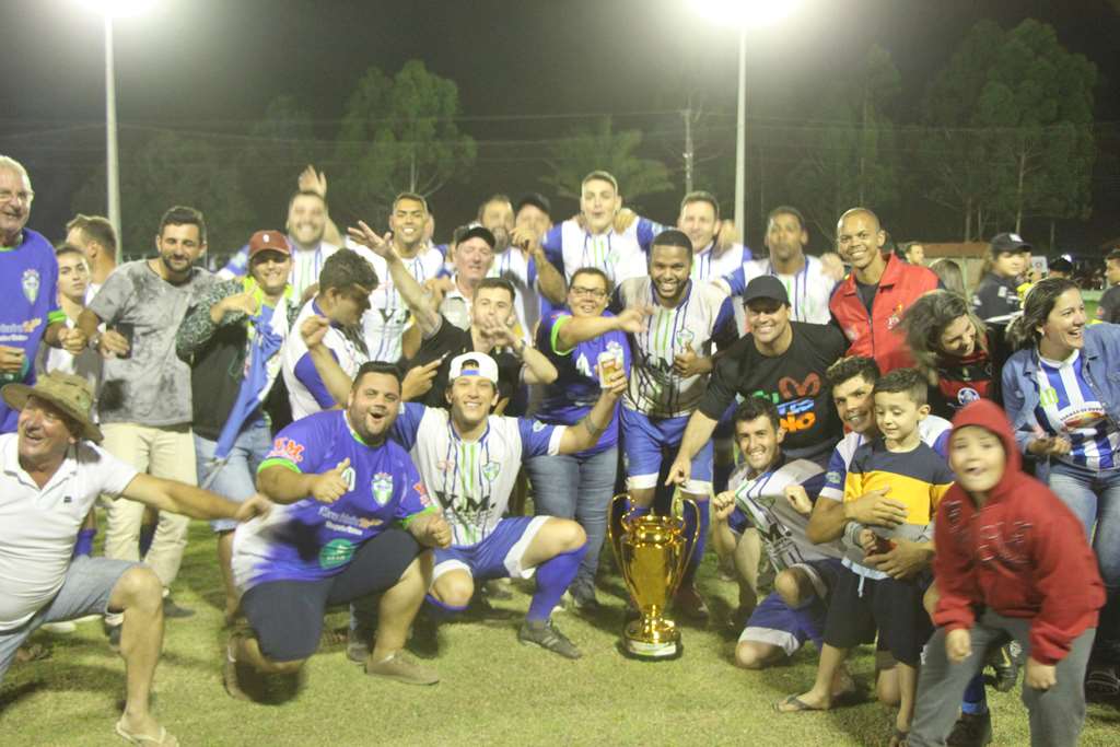 PORTO BELO - Santa Cruz é campeão do Municipal de Campo em Porto Belo