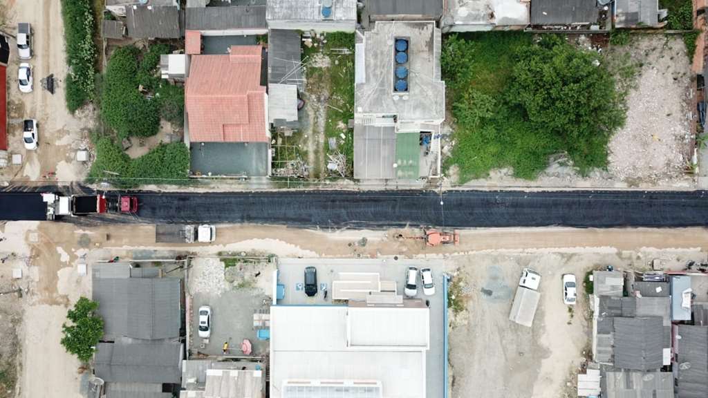 Rua 406H1 recebe pavimentação asfáltica